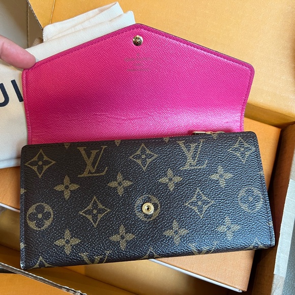 Louis vuitton limited edition Monogram love Lock full size Sarah Wallet - Picture 4 of 11